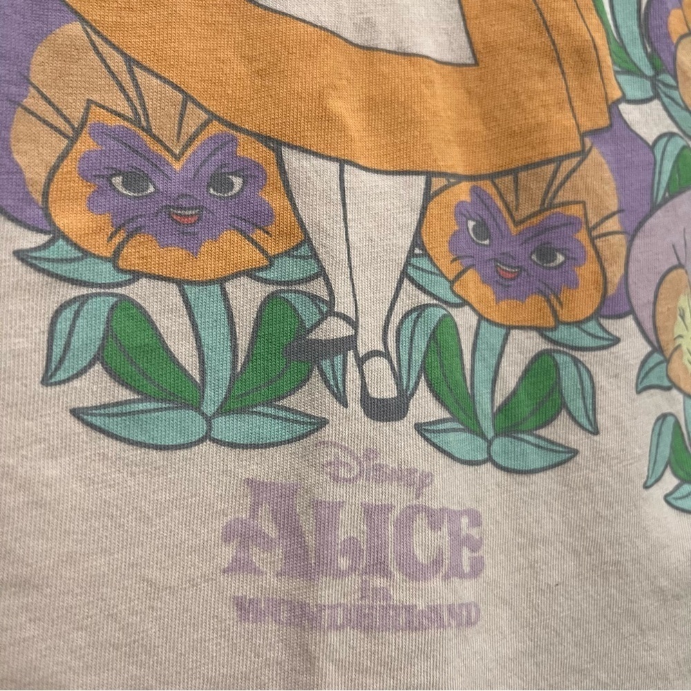 Disney Alice’s Curious Garden T-Shirt Size Small - Picture 7 of 9